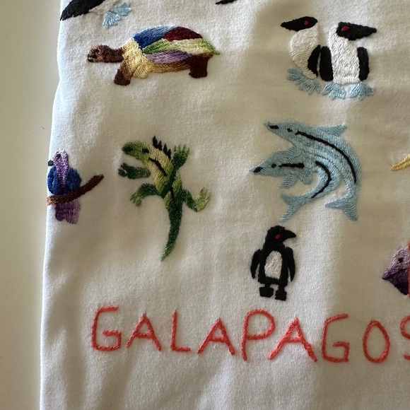 HAND EMBROIDERED GALAPAGOS T-SHIRT....TAGGED GABY "46"....BRAND NEW - Picture 5 of 7